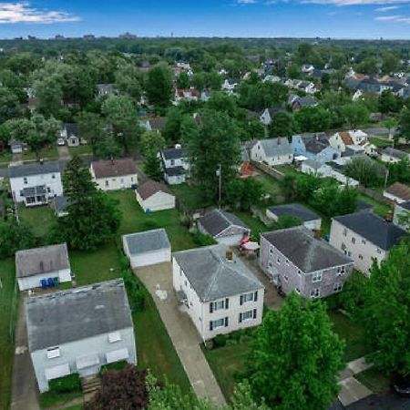 Gorgeous 2 Queen Bedroom Lower Apartment In North Buffalo With Free Driveway Parking Dış mekan fotoğraf