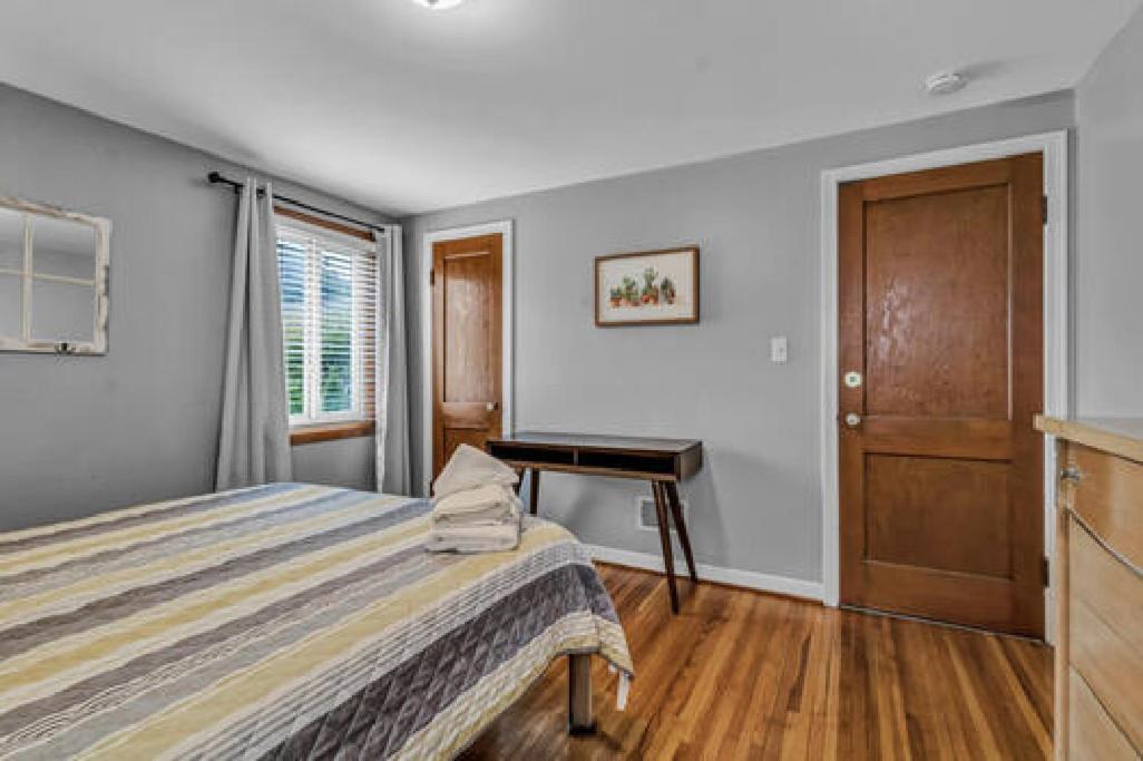 Gorgeous 2 Queen Bedroom Lower Apartment In North Buffalo With Free Driveway Parking Dış mekan fotoğraf