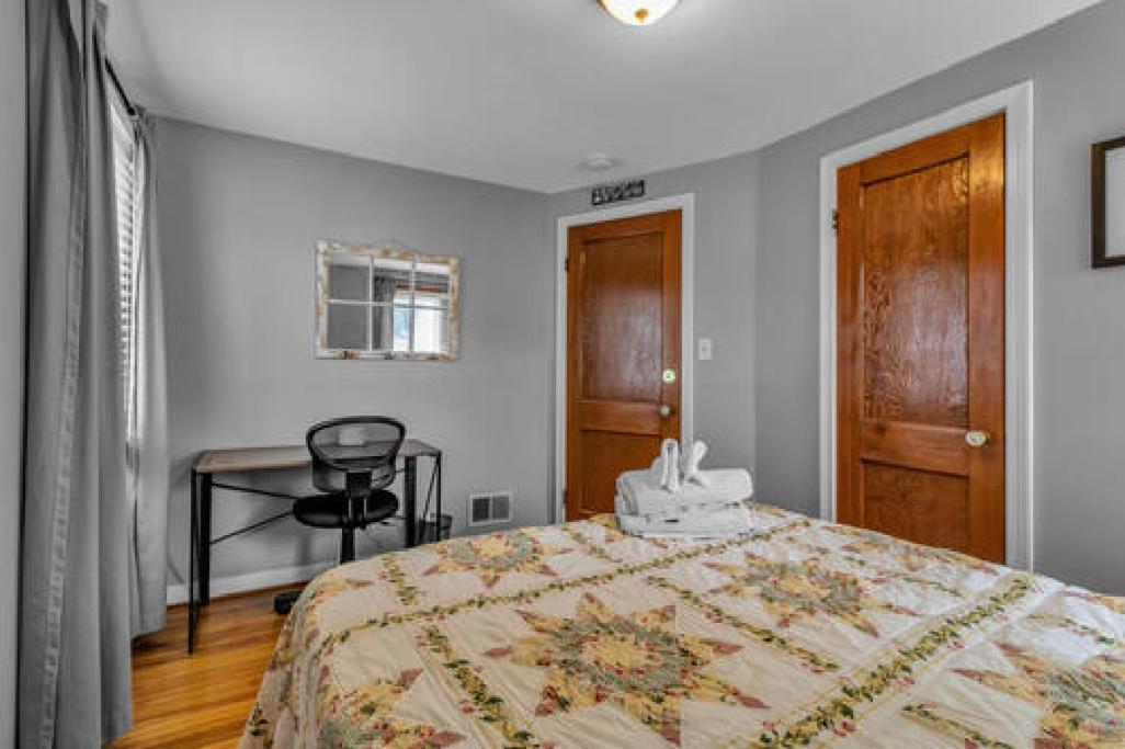 Gorgeous 2 Queen Bedroom Lower Apartment In North Buffalo With Free Driveway Parking Dış mekan fotoğraf