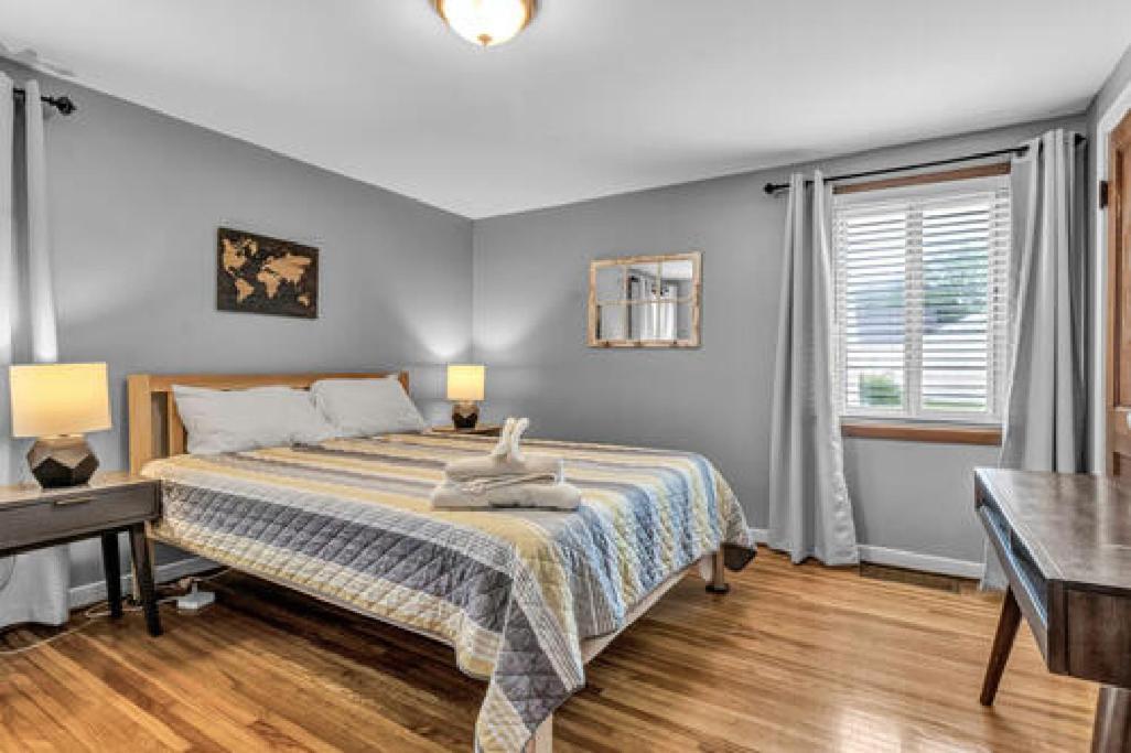 Gorgeous 2 Queen Bedroom Lower Apartment In North Buffalo With Free Driveway Parking Dış mekan fotoğraf